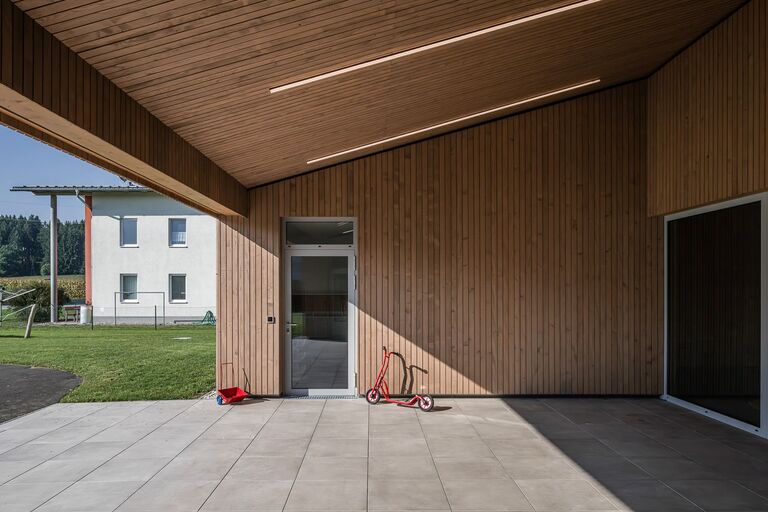 1-001_kiga-bad-wimsbach_2024_architektur-josef-edlinger-_by-lichtguss_at_weboptimiert