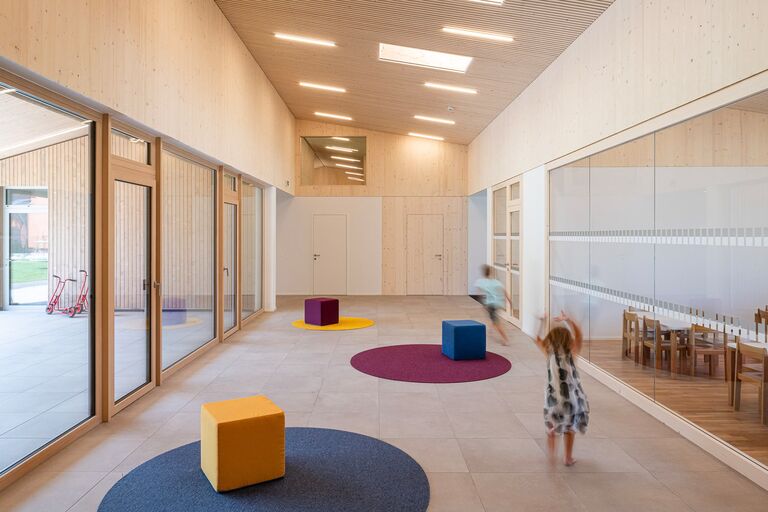 56-056_kiga-bad-wimsbach_2024_architektur-josef-edlinger-_by-lichtguss_at_weboptimiert