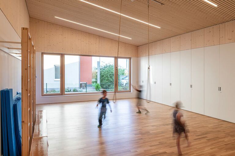 92-092_kiga-bad-wimsbach_2024_architektur-josef-edlinger-_by-lichtguss_at_weboptimiert