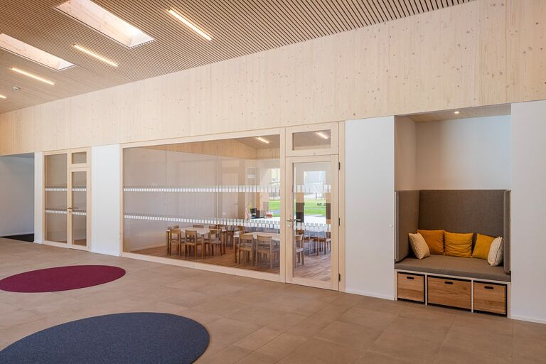 39-039_kiga-bad-wimsbach_2024_architektur-josef-edlinger-_by-lichtguss_at_weboptimiert
